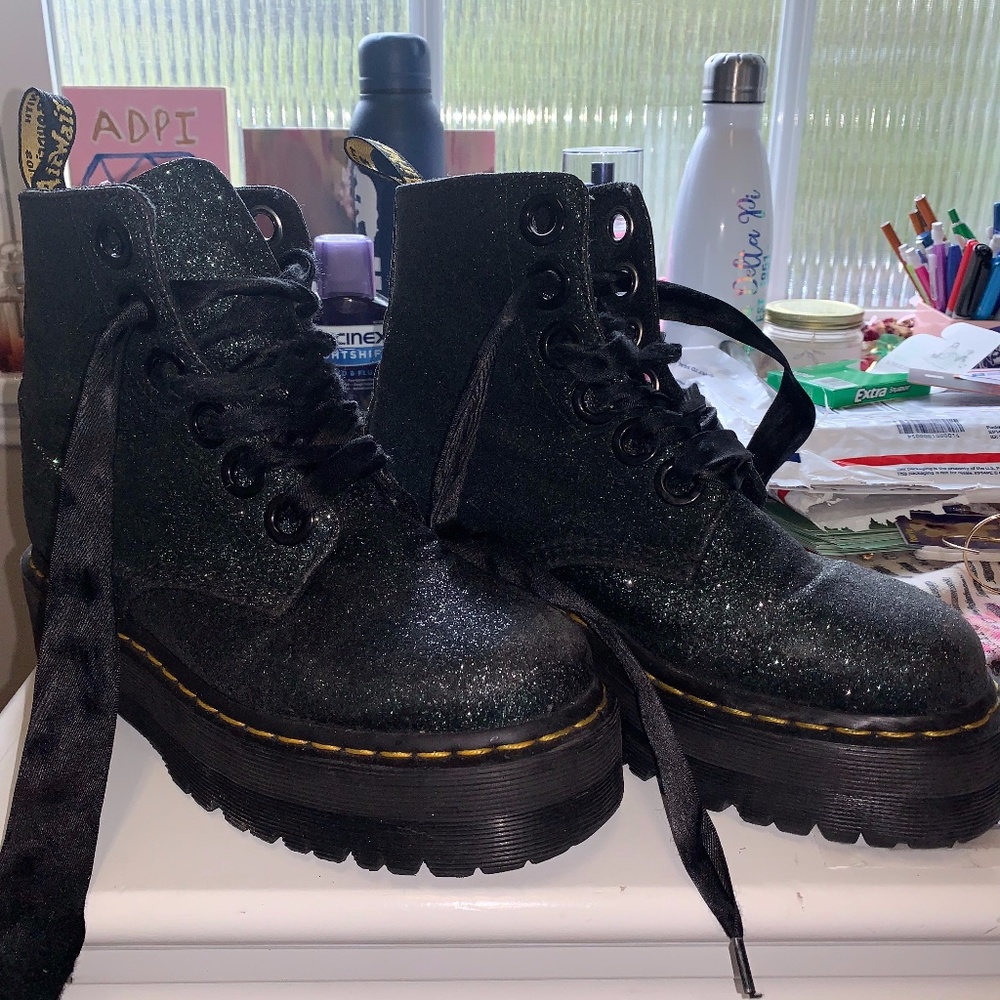 Women's Dr. Marten Molly 6-Eye Platform Boot